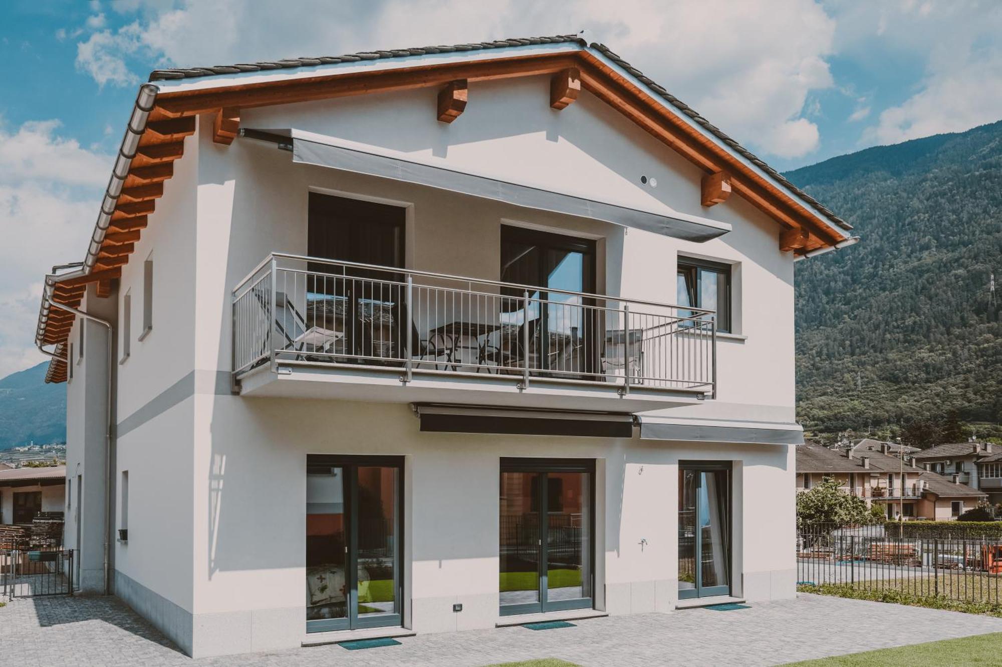 Residenza 39 - 900 M To Bernina Express Apartment ตีราโน ภายนอก รูปภาพ