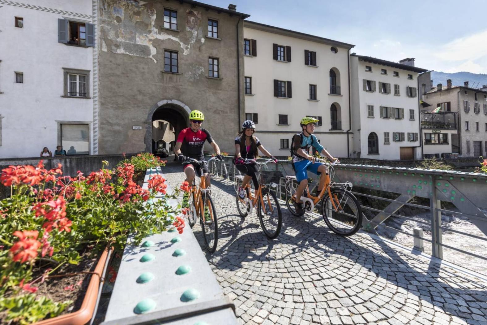 Residenza 39 - 900 M To Bernina Express Apartment ตีราโน ภายนอก รูปภาพ